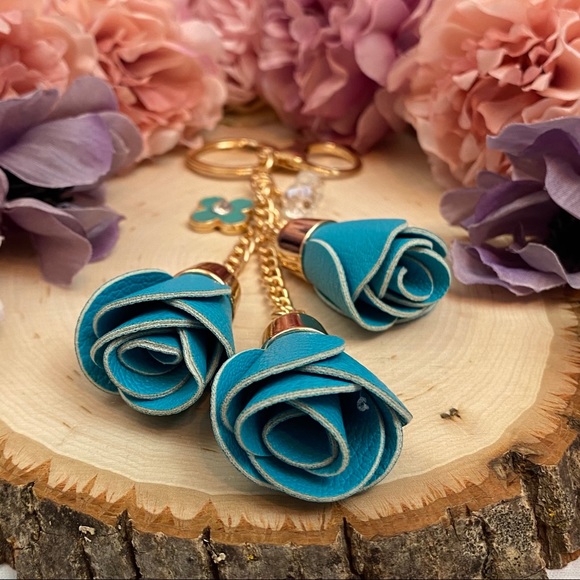 Blue Triple Rose Charm with Beads Keychain - Picture 11 of 14